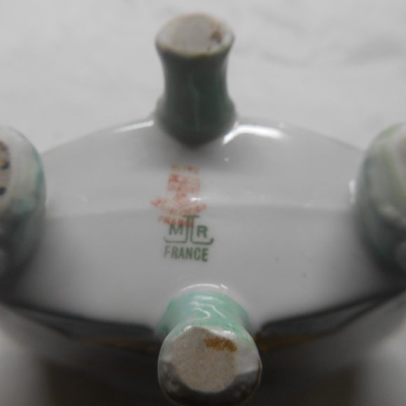 Elite Limoges Vase Martial & Redon Decorated with Roses & Saliing Scene - Picture 8 of 8